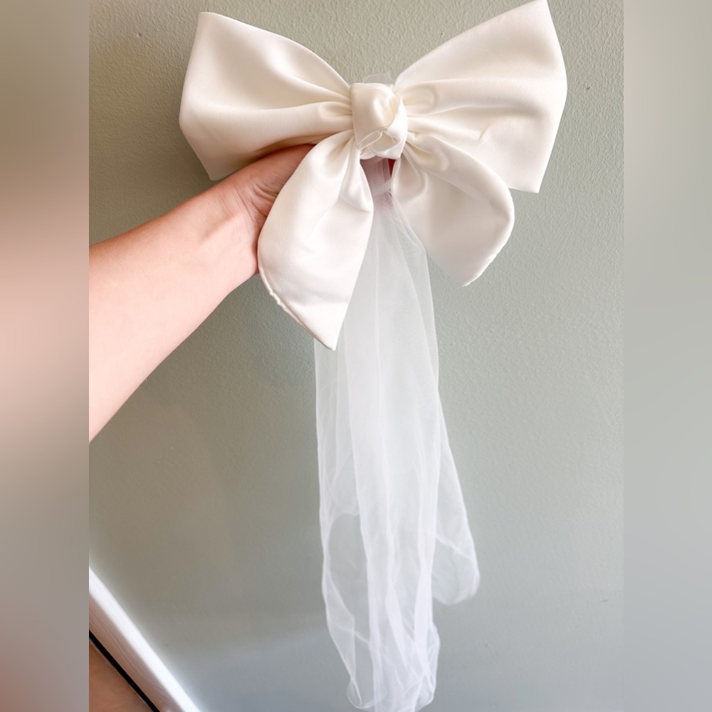 Bridal Bow with Veil Hair Clip